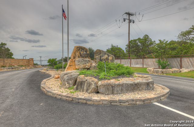 Listing photo id 4 for 283 Bluebonnet Breeze