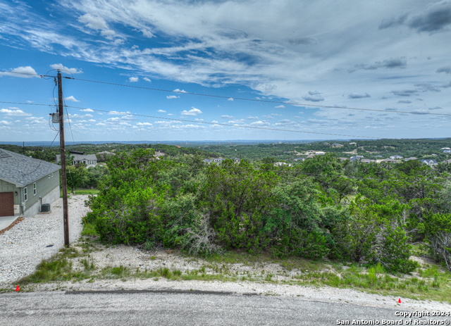 Listing photo id 5 for 283 Bluebonnet Breeze