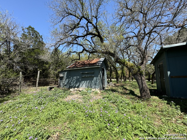 Image 18 of 26 For 406 Frio Rd  