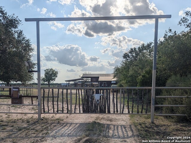 Details for 1302 County Road 543, Hondo, TX 78861