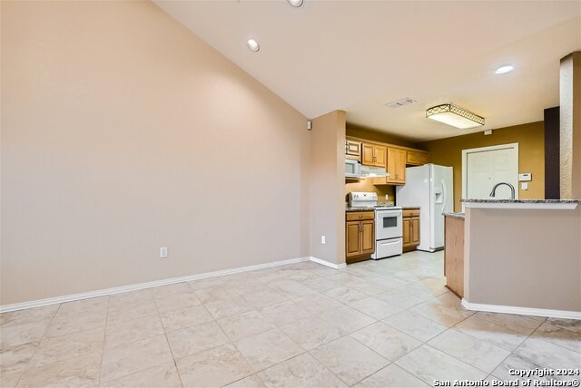 Image 7 of 27 For 3202 Eisenhauer Rd #602  602