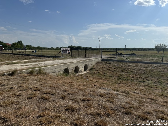 Listing photo id 3 for 4303 Us Highway 83