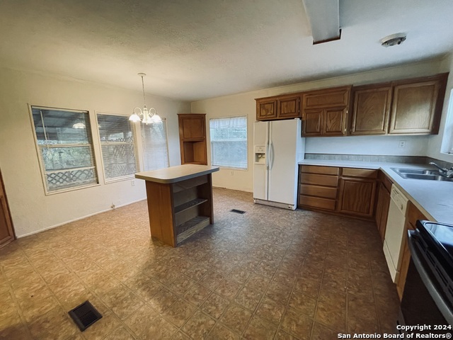 Listing photo id 2 for 970 Cr 369  