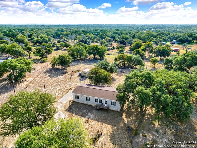 Details for 122 Hickory Cir, Floresville, TX 78114