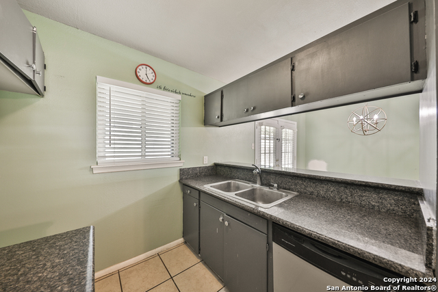 Image 10 of 28 For 2523 Woodbury St