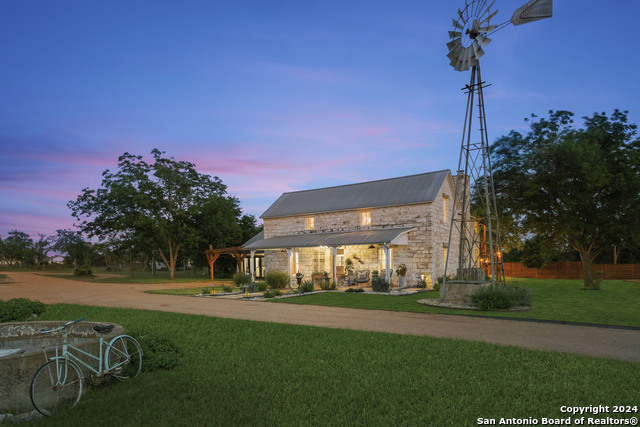 Details for 271 Smokehouse Rd, Fredericksburg, TX 78624