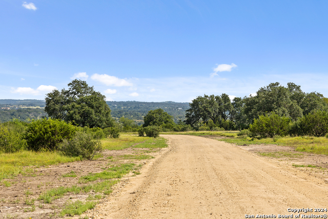 Image 8 of 17 For 435 Wolf Ranch Road