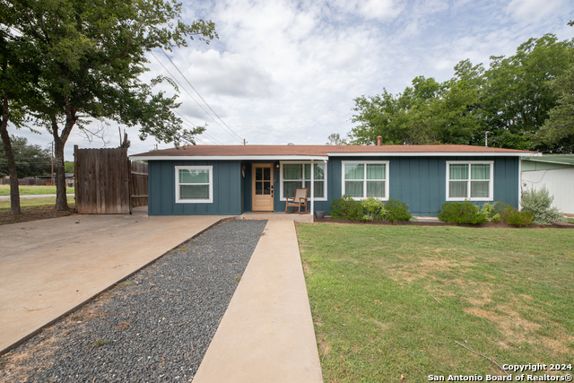 Details for 332 Mulberry St W, Fredericksburg, TX 78264