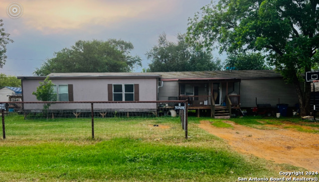 Details for 104 Lorraine St, Dilley, TX 78017