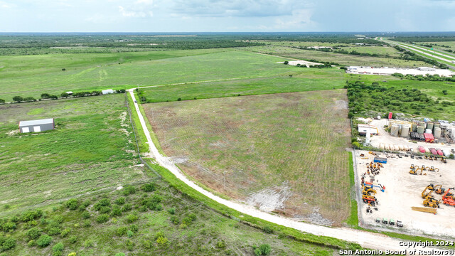Listing photo id 9 for 000 N I-37 Access Rd