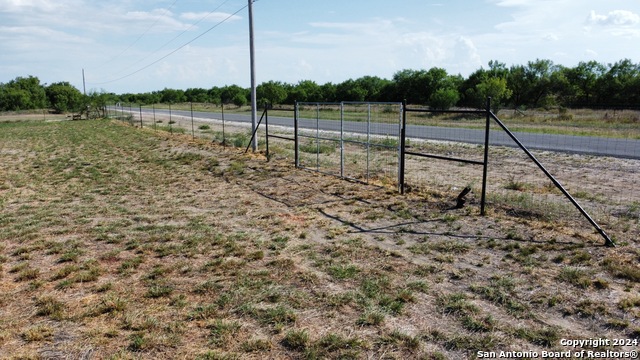 Listing photo id 2 for 4303 Us Highway 83 N