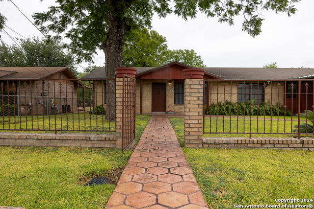 Details for 300 Bohme  , Uvalde, TX 78801