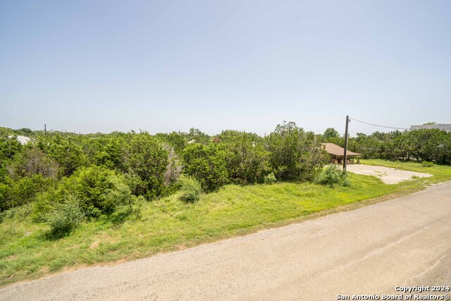Listing photo id 13 for 1616 Blueridge Dr