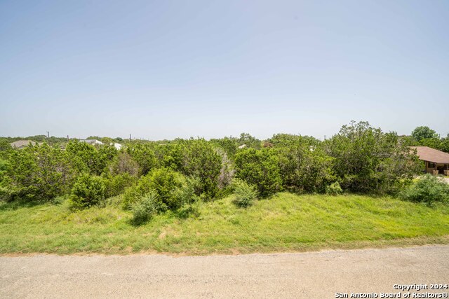 Listing photo id 14 for 1616 Blueridge Dr