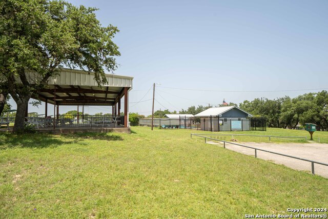 Listing photo id 17 for 1616 Blueridge Dr