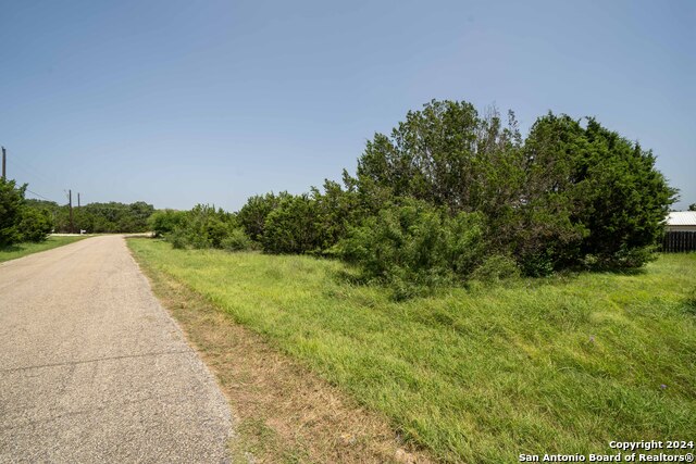 Listing photo id 0 for 1616 Blueridge Dr