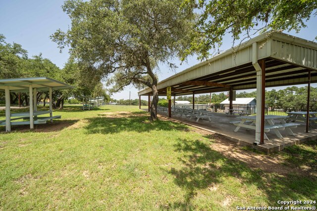 Listing photo id 18 for 1616 Blueridge Dr