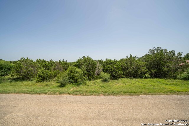 Listing photo id 3 for 1616 Blueridge Dr