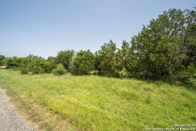 Listing photo id 5 for 1616 Blueridge Dr