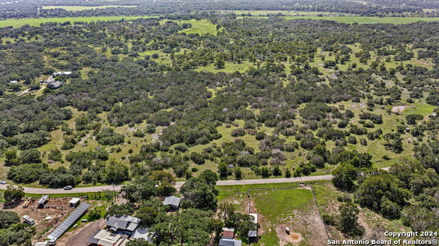 Image 16 of 24 For 985 River Bend