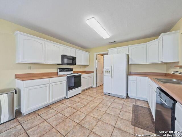 Listing photo id 11 for 17475 Fm 463