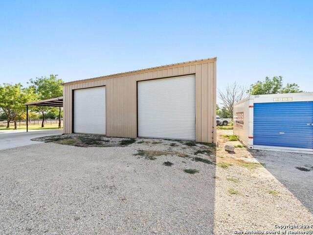 Listing photo id 39 for 17475 Fm 463