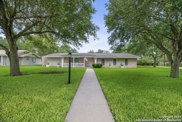 Details for 1211 Bowie St E, Beeville, TX 78102