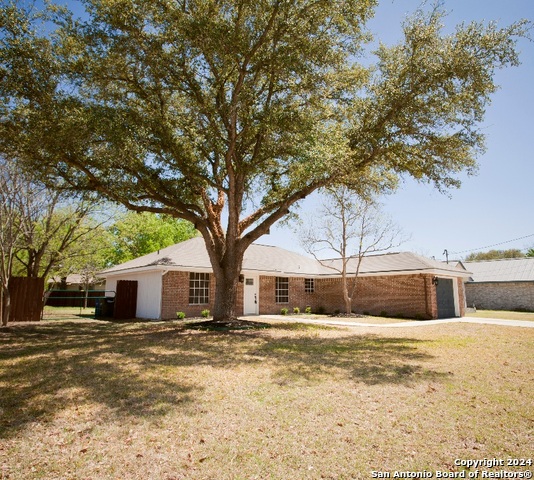 Image 1 of 23 For 927 Lipan Dr