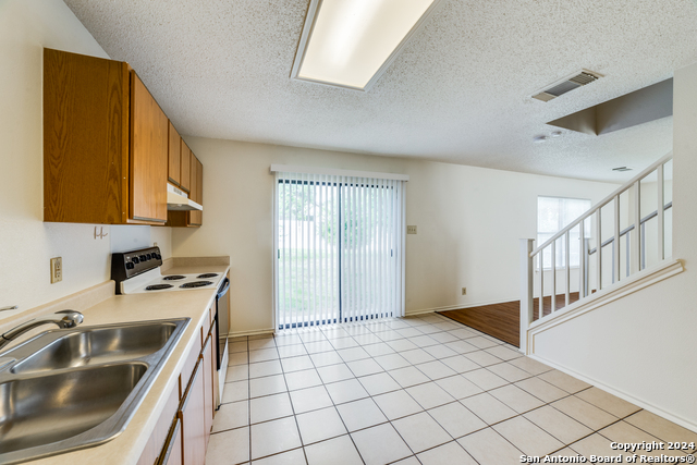 Image 9 of 25 For 10135 Silverbrook Pl