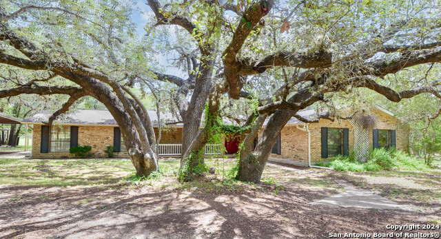 Details for 107 Post Oak, Floresville, TX 78114