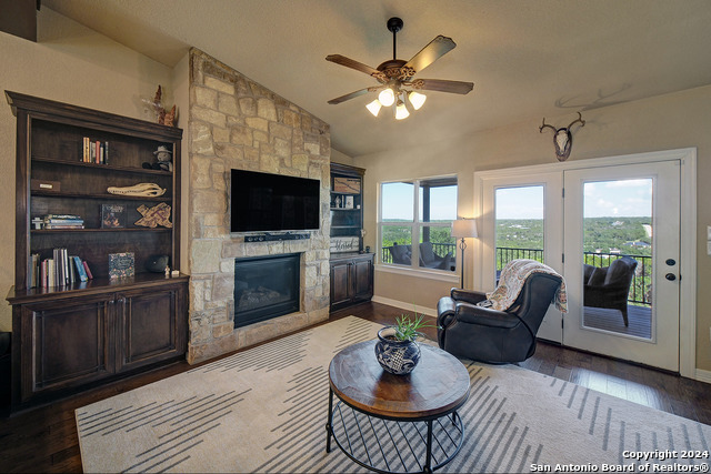 Details for 3220 Summit Dr, New Braunfels, TX 78132