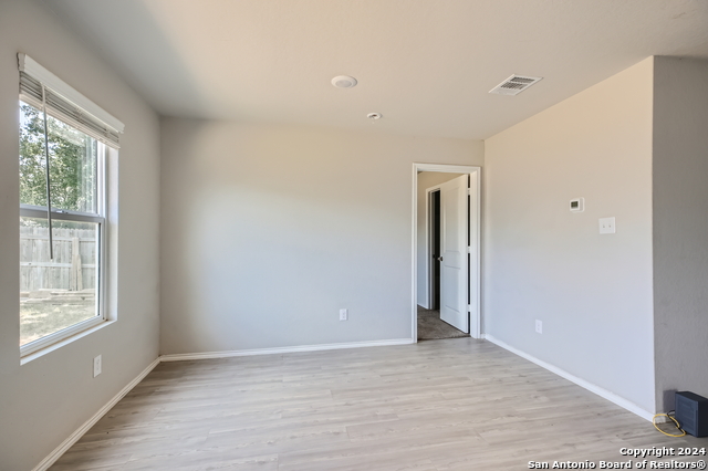 Listing photo id 9 for 5343 Forbs Ln