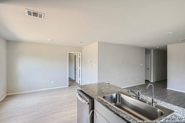 Listing photo id 13 for 5343 Forbs Ln