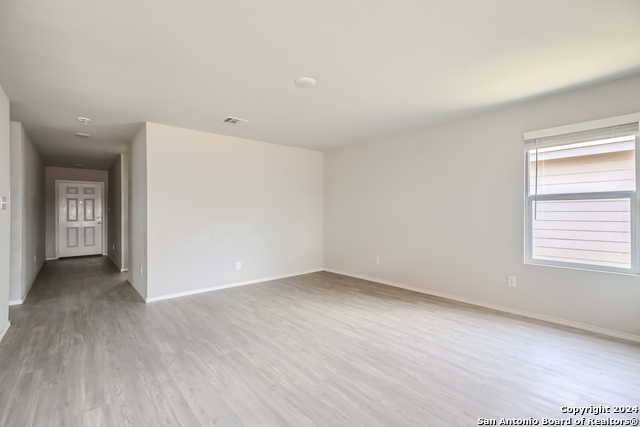 Listing photo id 4 for 5343 Forbs Ln