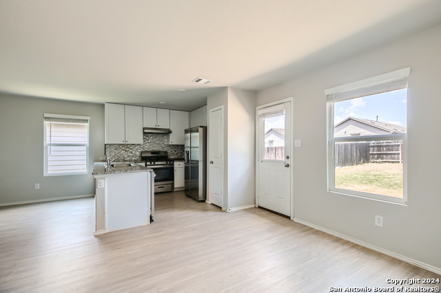 Listing photo id 7 for 5343 Forbs Ln