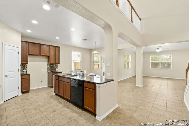 Image 13 of 40 For 10413 Macarthur Way