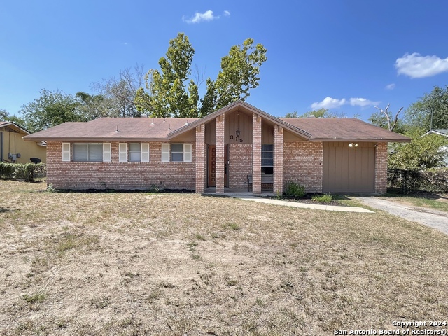 Details for 315 Mockingbird Ln, Devine, TX 78016