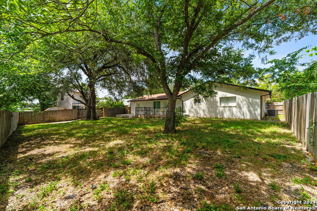 Image 8 of 39 For 6707 Cloverbend St