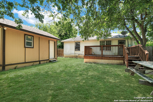 Listing photo id 10 for 123 Fernleaf Ave