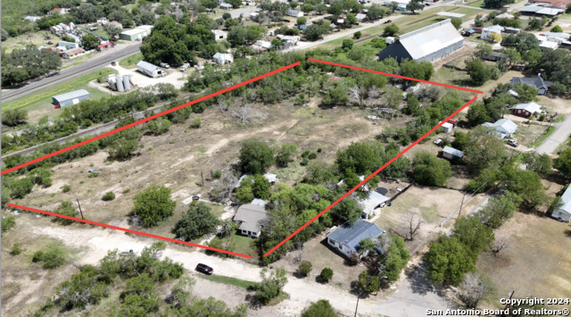 Details for 298 Ross Ave, Devine, TX 78016