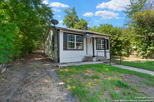 Image 2 of 6 For 1818 Aransas Ave