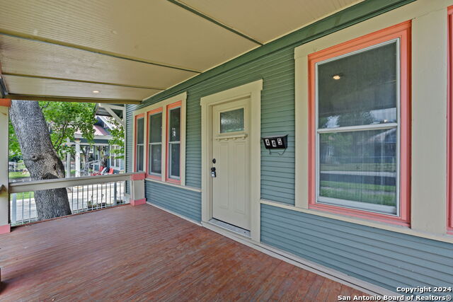 Listing photo id 2 for 445 Drexel Ave E