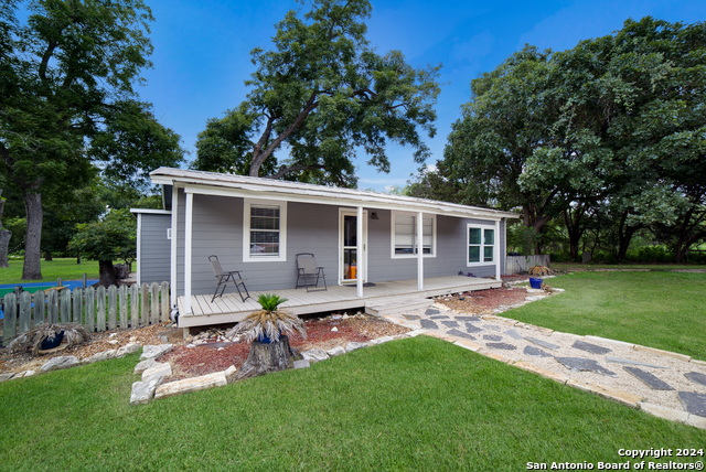 Listing photo id 20 for 683 Albert St