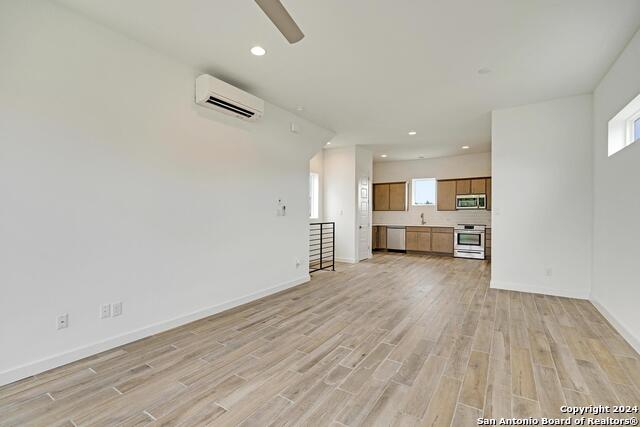 Image 15 of 23 For 1735 Gramercy Pl Unit 201 W