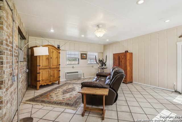 Listing photo id 16 for 3257 And 3275 Hardy Rd