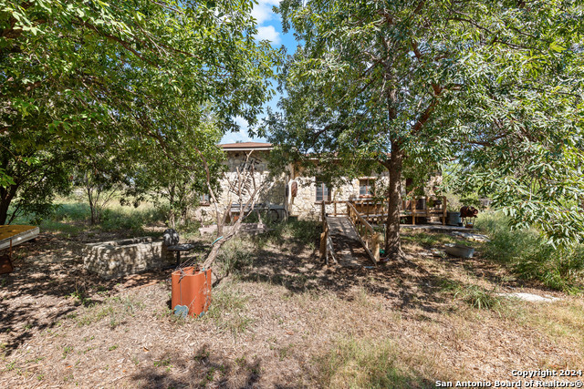 Listing photo id 3 for 6612-6618 Sawyer Rd