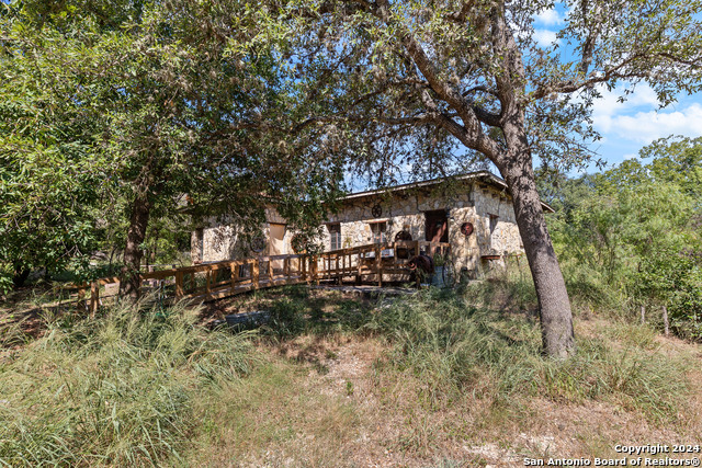 Listing photo id 4 for 6612-6618 Sawyer Rd