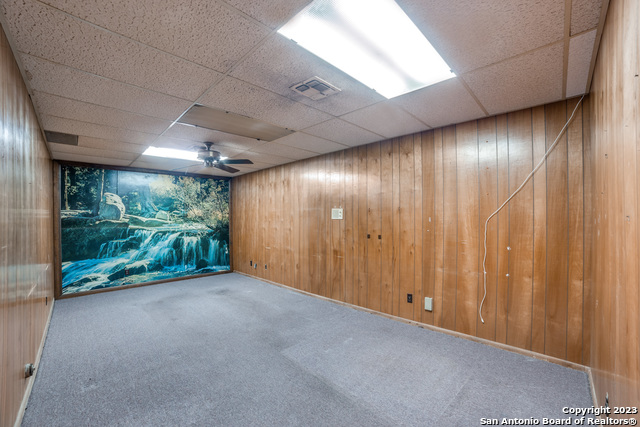 Listing photo id 8 for 5721 Broadway