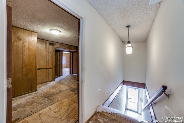 Listing photo id 9 for 5721 Broadway