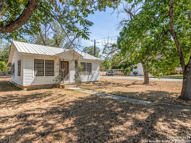 Details for 1202 29th St, Hondo, TX 78861